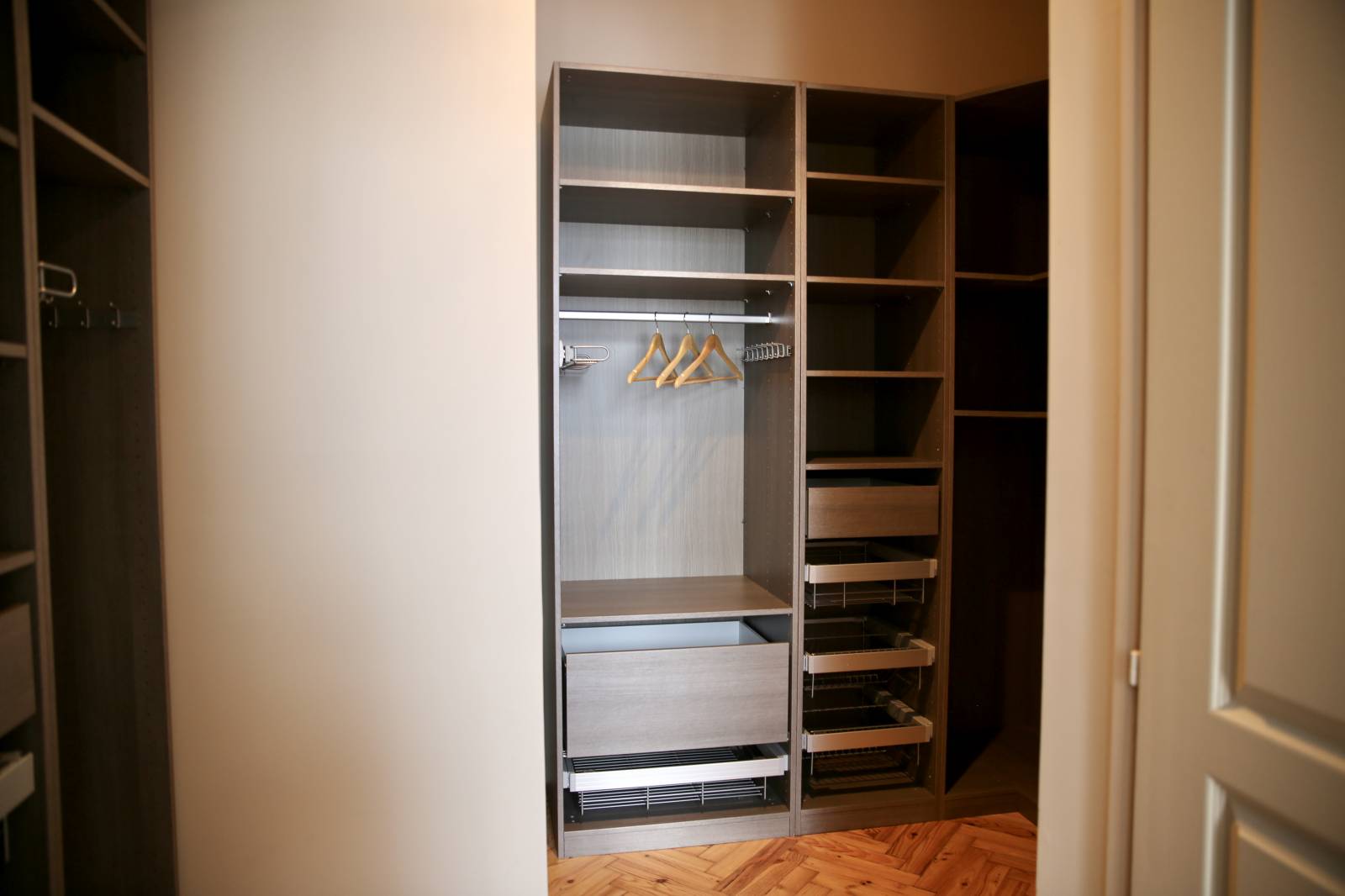 Dressing en bois - Un espace de rangement sur mesure